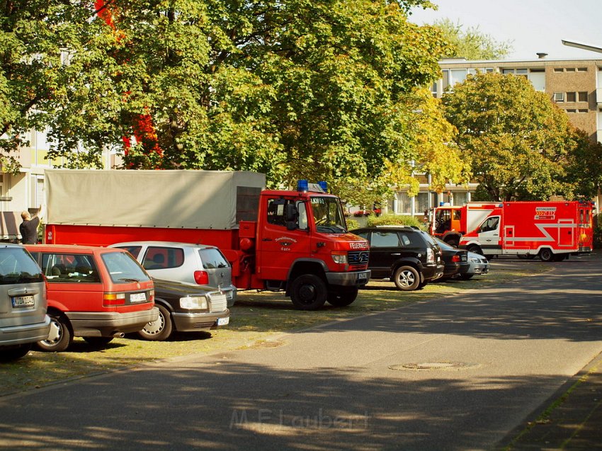 Einsatz BF Koeln Hoehenretter Koeln Stammheim Georg Beyerstr P136.JPG